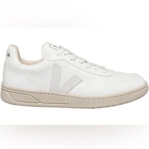 Veja Size 10 The VEJA V-10 CWL is a casual and eco-friendly sneaker NWT